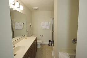 Sky Blue Vacation Condo, Myrtle Beach - En-Suite Bathroom