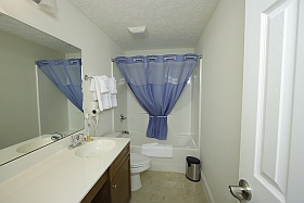 Sky Blue Vacation Condo, Myrtle Beach - En-Suite Bathroom